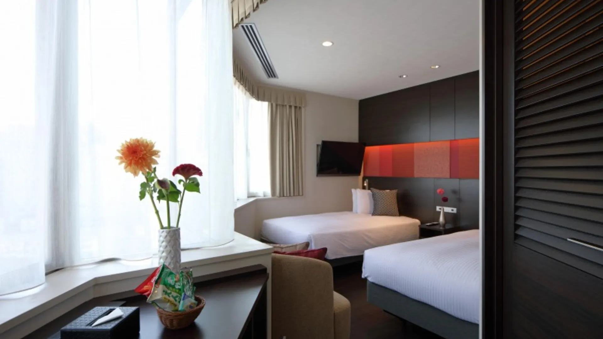 Red Roof Inn & Suites Osaka Namba Nipponbashi Hotel