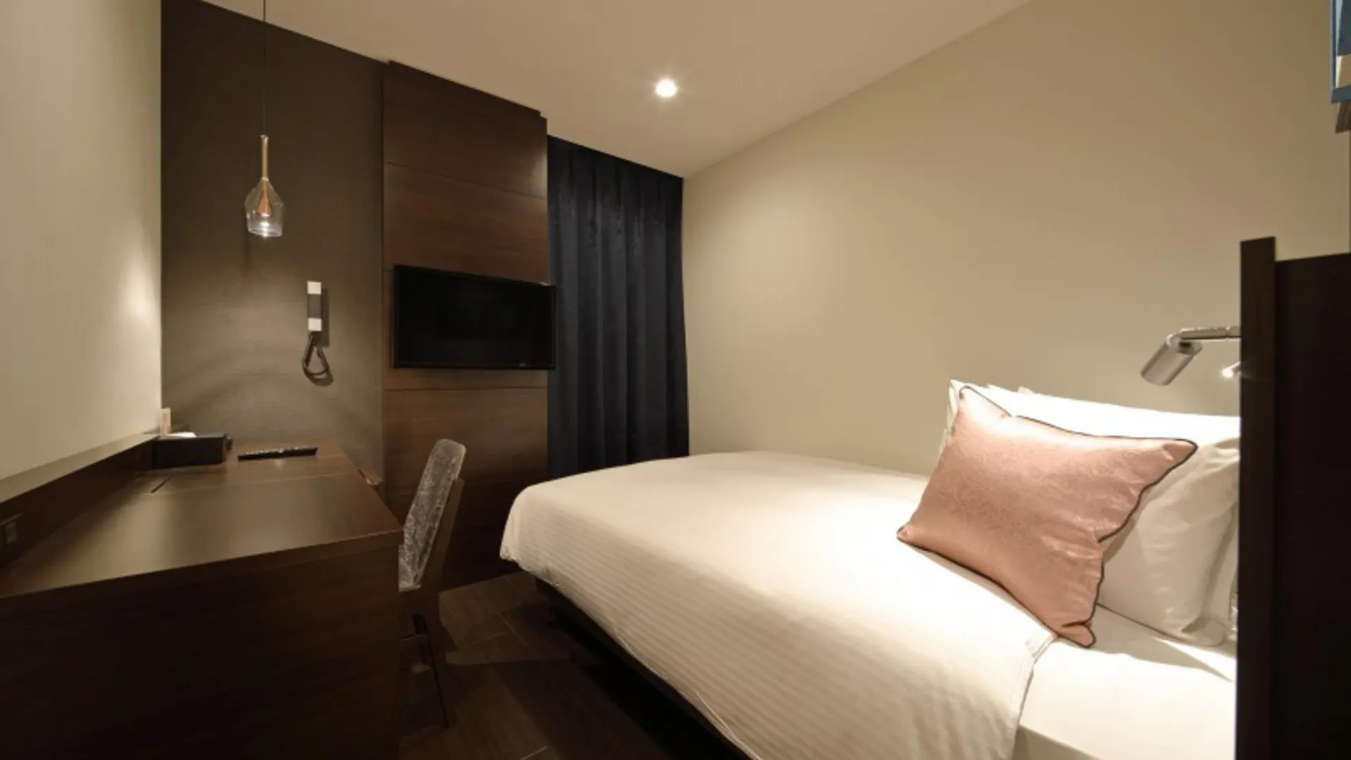 Hotel Red Roof Inn & Suites Osaka Namba Nipponbashi