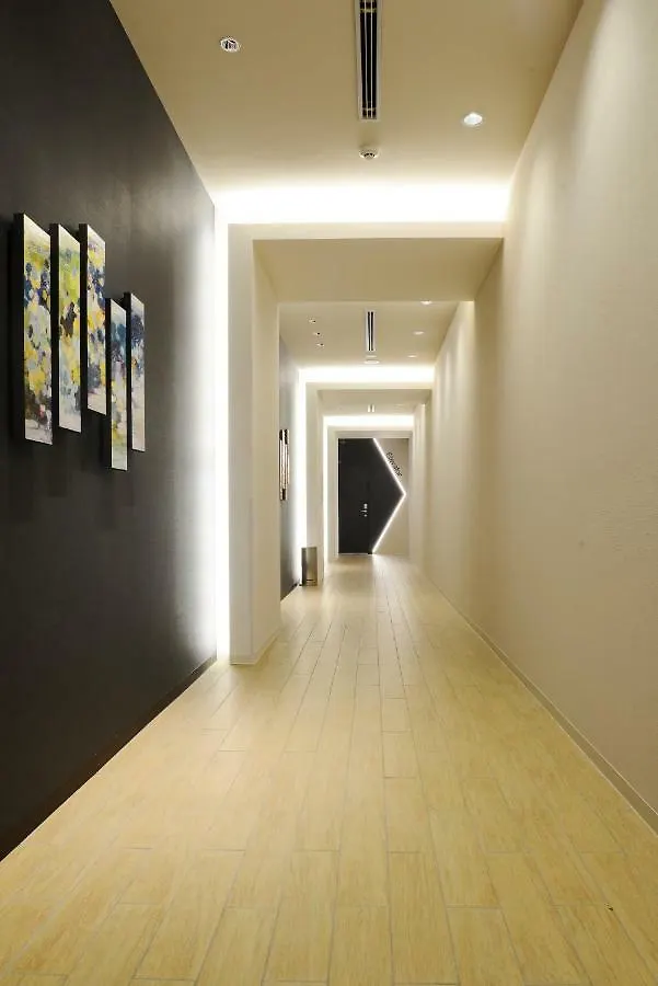 Hotel Red Roof Inn & Suites Osaka Namba Nipponbashi