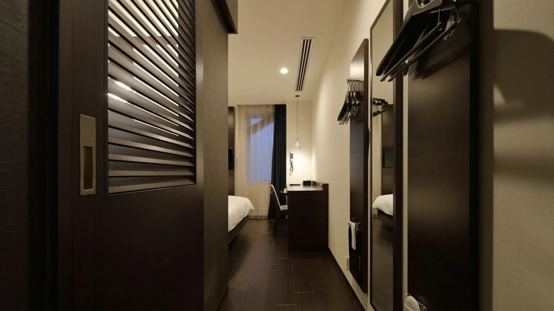 Hotel Red Roof Inn & Suites Osaka Namba Nipponbashi
