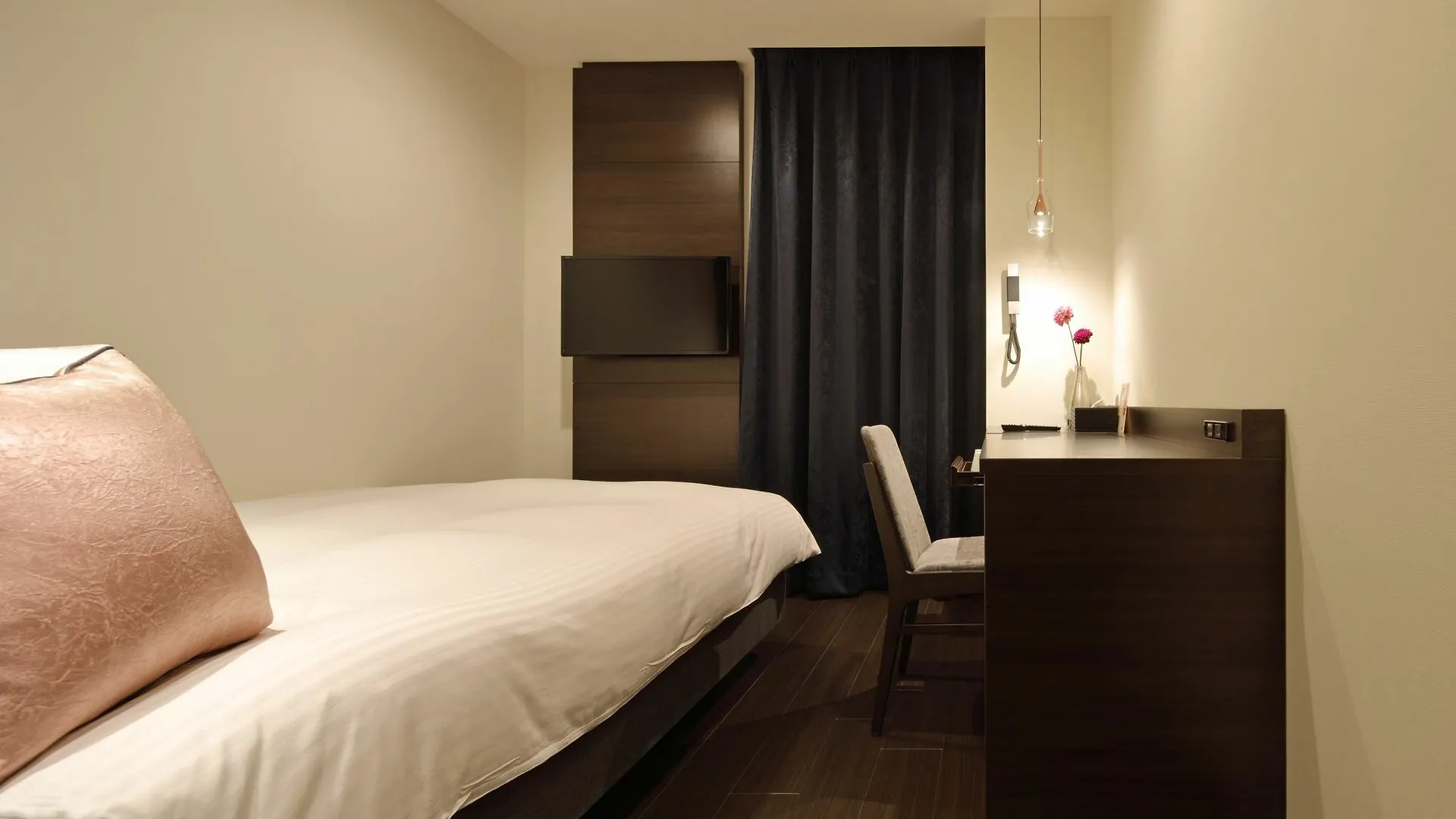 Red Roof Inn & Suites Osaka Namba Nipponbashi