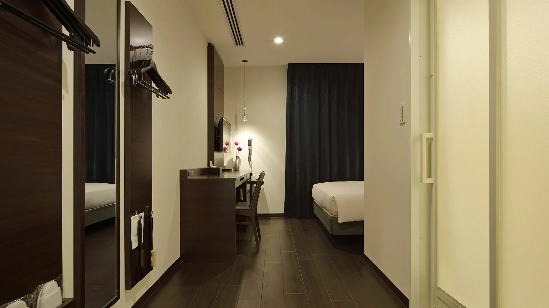 Red Roof Inn & Suites Osaka Namba Nipponbashi