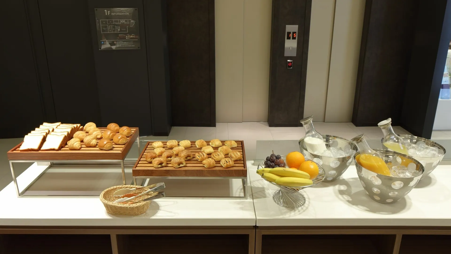 Red Roof Inn & Suites Osaka Namba Nipponbashi Hotel