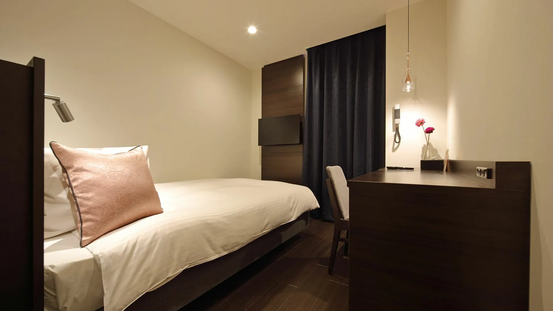 Hotel Red Roof Inn & Suites Osaka Namba Nipponbashi