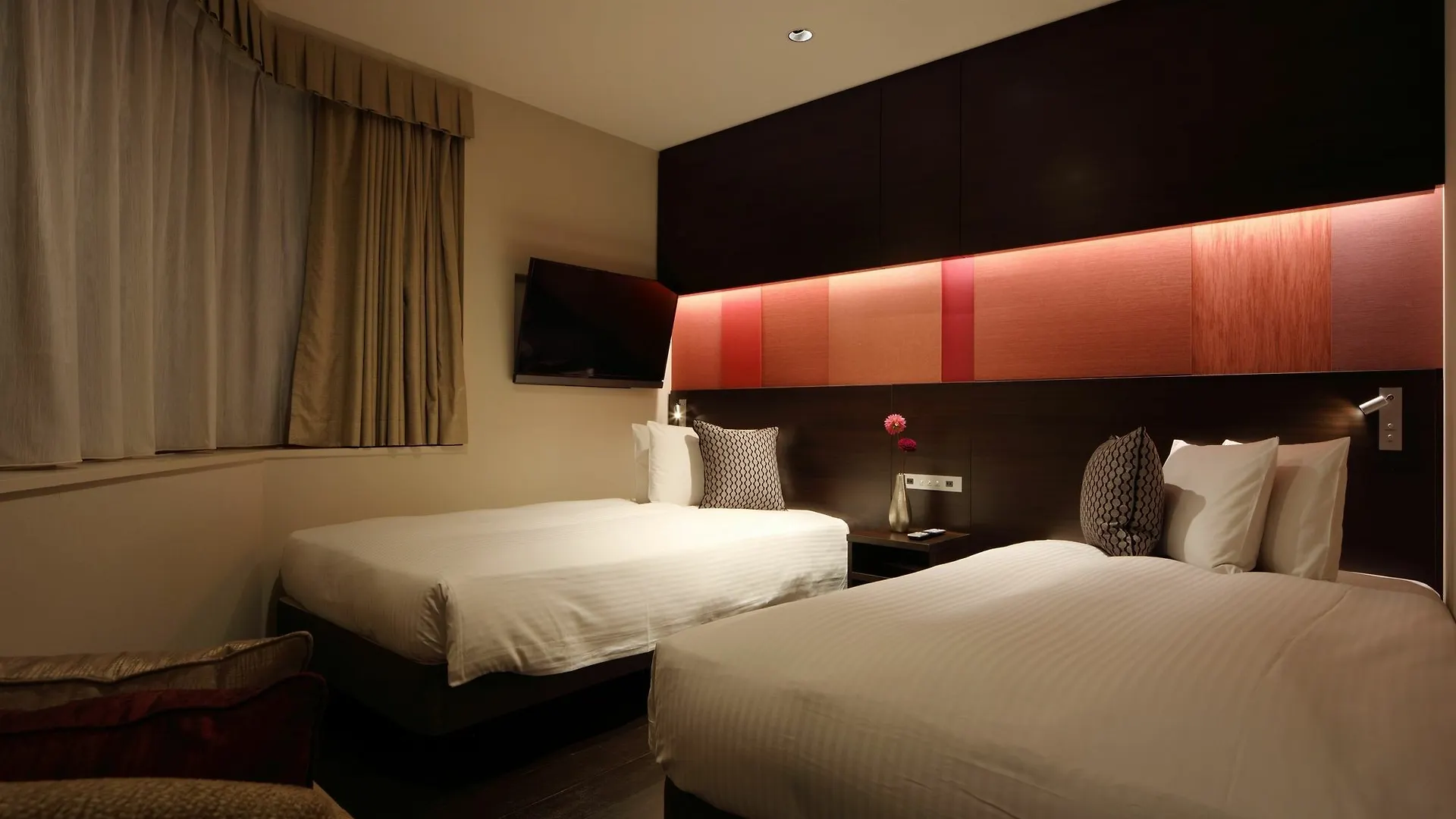 Hotel Red Roof Inn & Suites Osaka Namba Nipponbashi