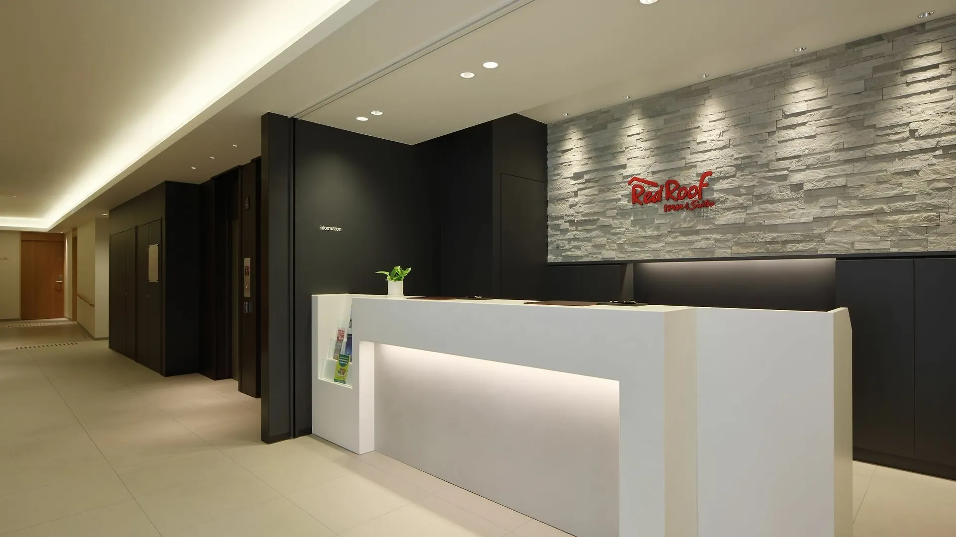 Hotel Red Roof Inn & Suites Osaka Namba Nipponbashi
